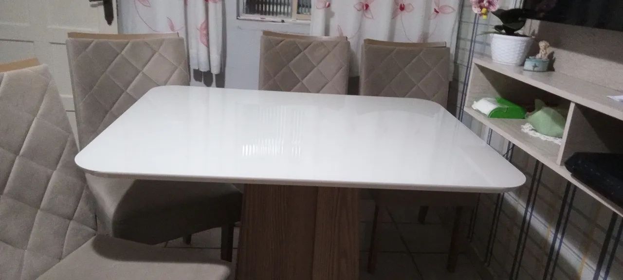 Vendo uma mesa de jantar e quatro cadeiras  - Foto 4
