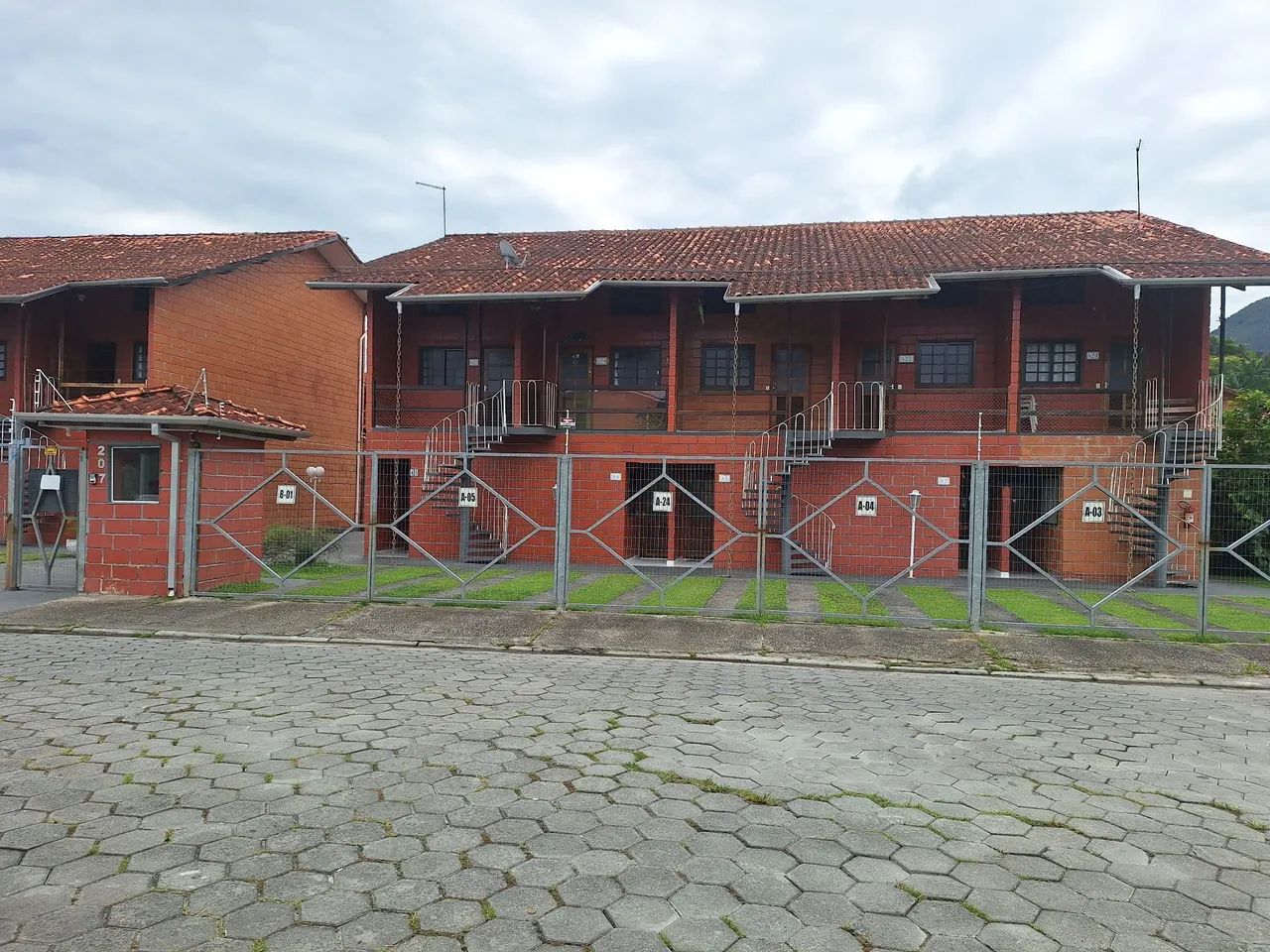 Alugo para Temporada chale na Martin de Sá com piscina e ar condicionado - Foto 2