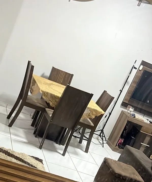 Mesa com base vidro - 4 cadeiras 