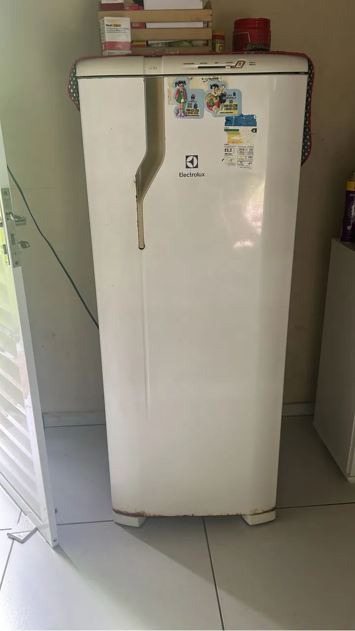 Geladeira semi nova 