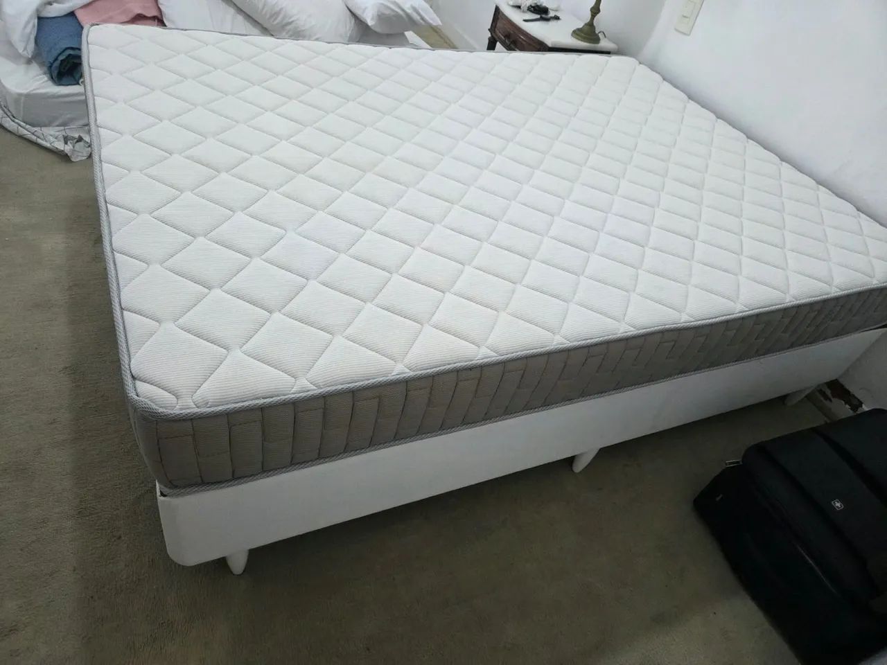 VENDO COLCHÃO + BOX .