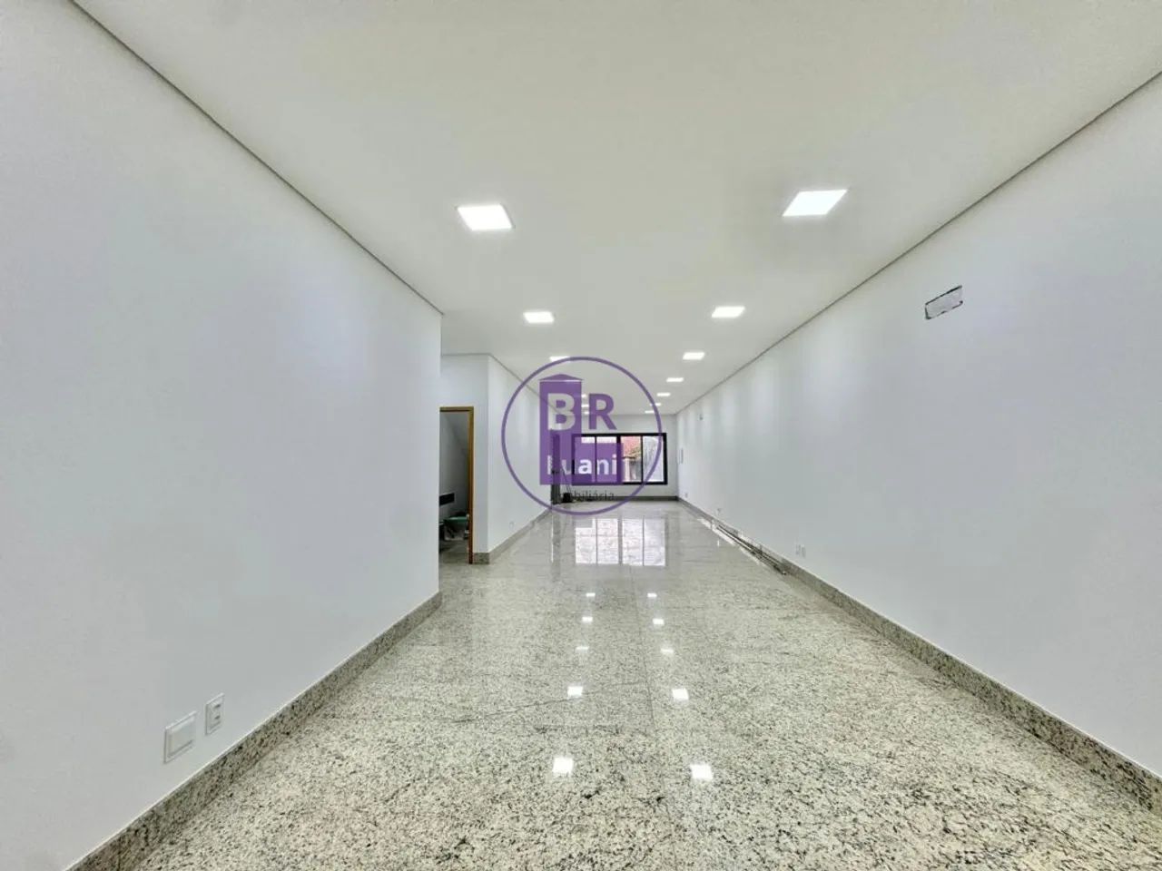 Sala Comercial Sofisticada com 80m² em Localização Estratégica