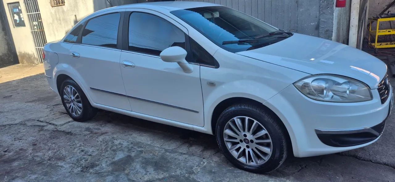 Fiat Linea Essence 1.8 Flex 16V 4P 2015 - Foto 2