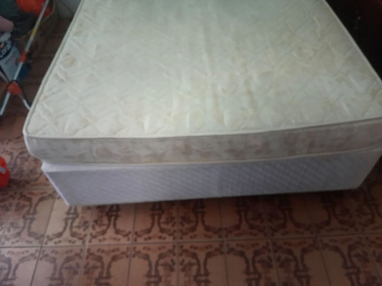 Vendo cama box com colchão  - Foto 3