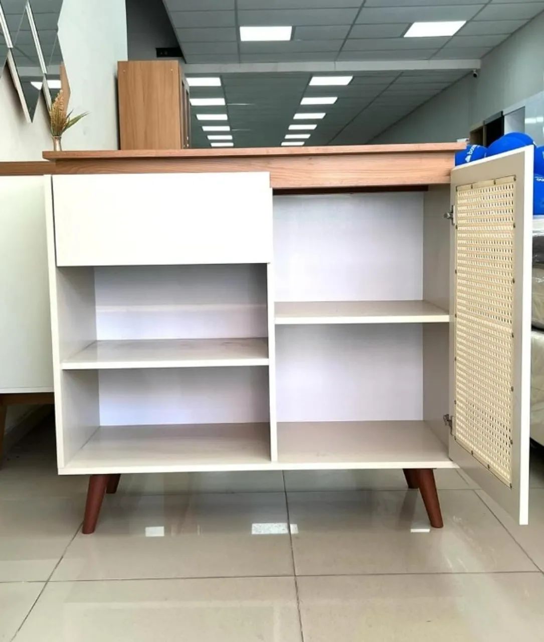 Buffet Bourbon Retrô em MDF: Elegância Compacta com Porta e Gaveta Funcional - Foto 2