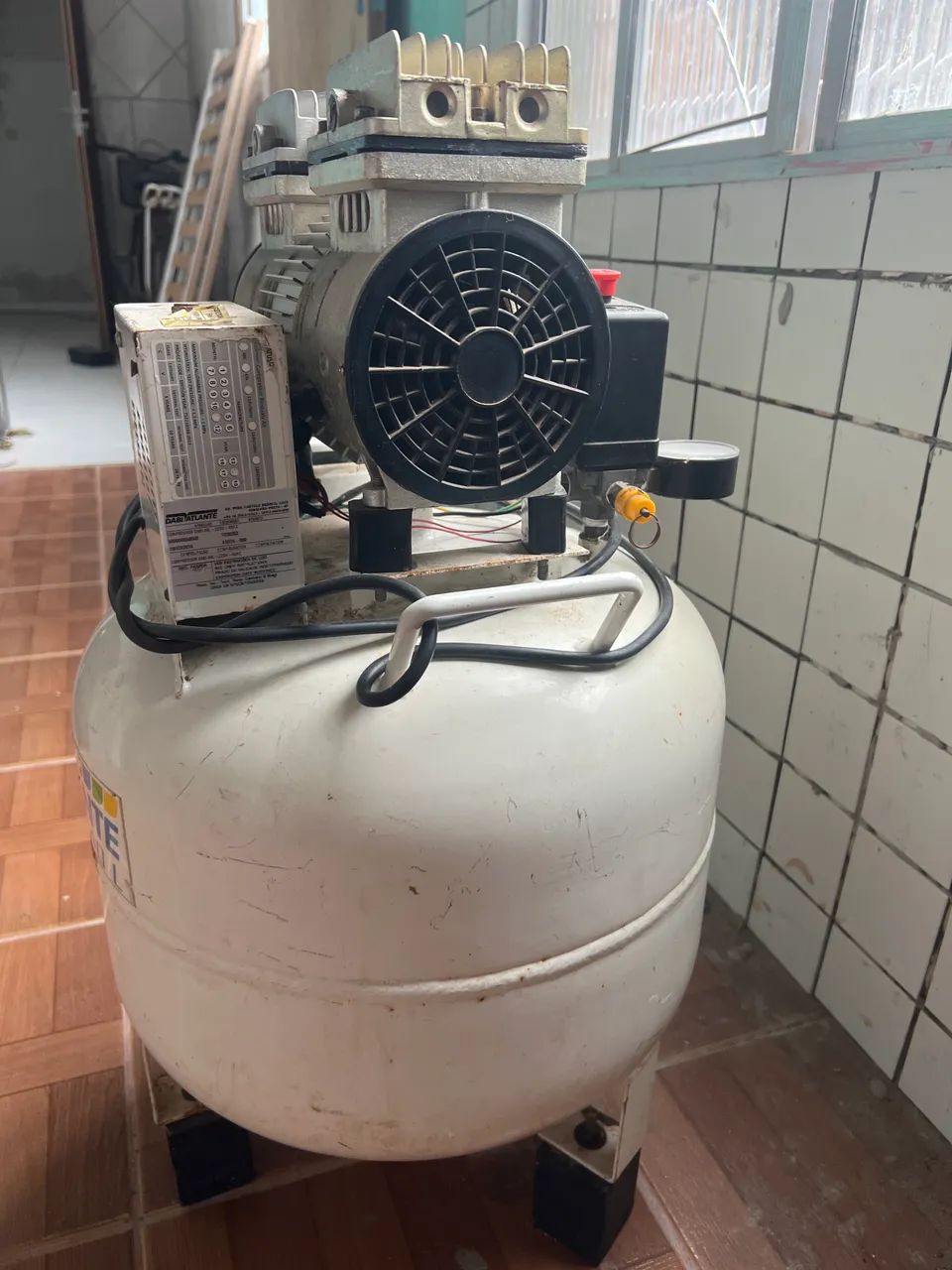 Compressor odontológico Dabi  - Foto 2
