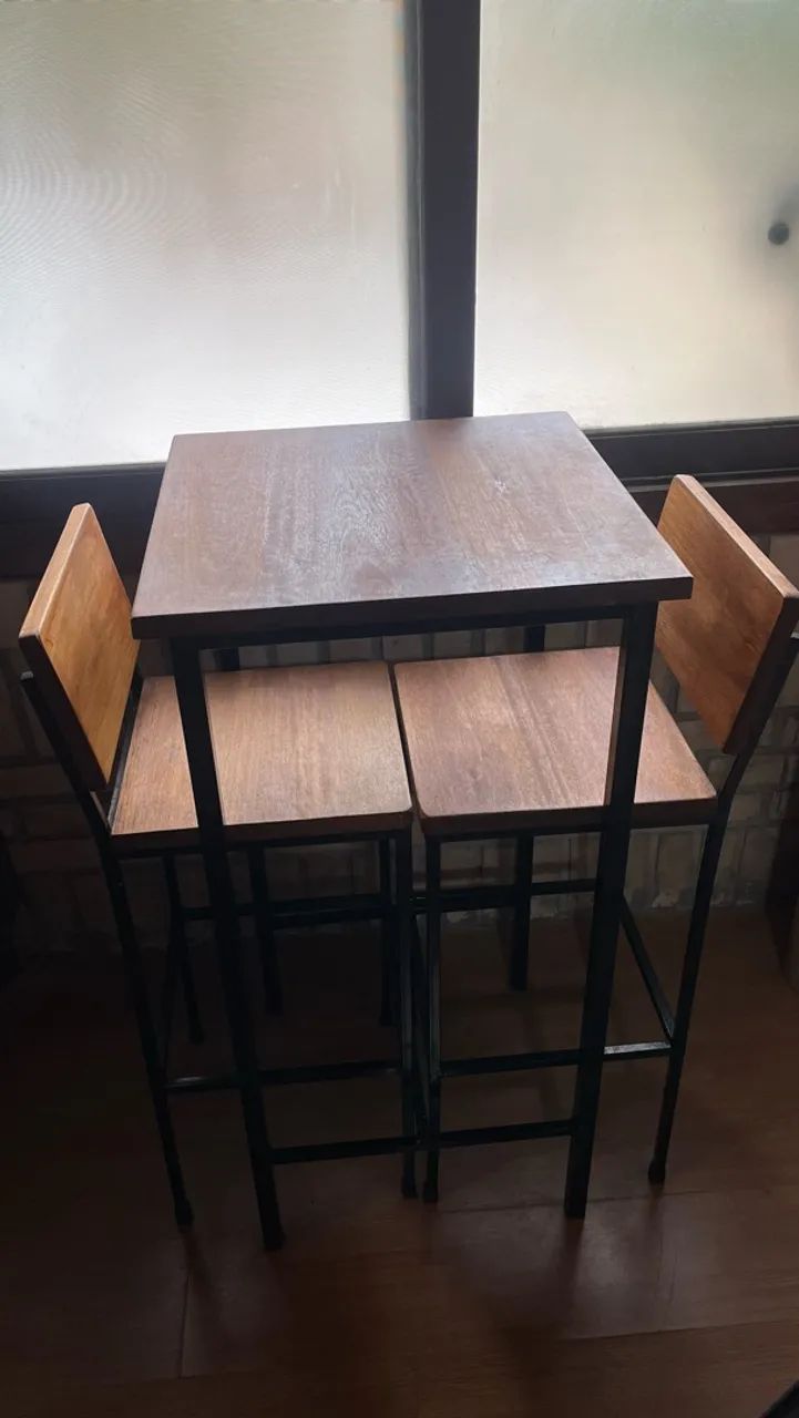 Mesa Bistrô Alta com 2 Cadeiras - Estilo Industrial