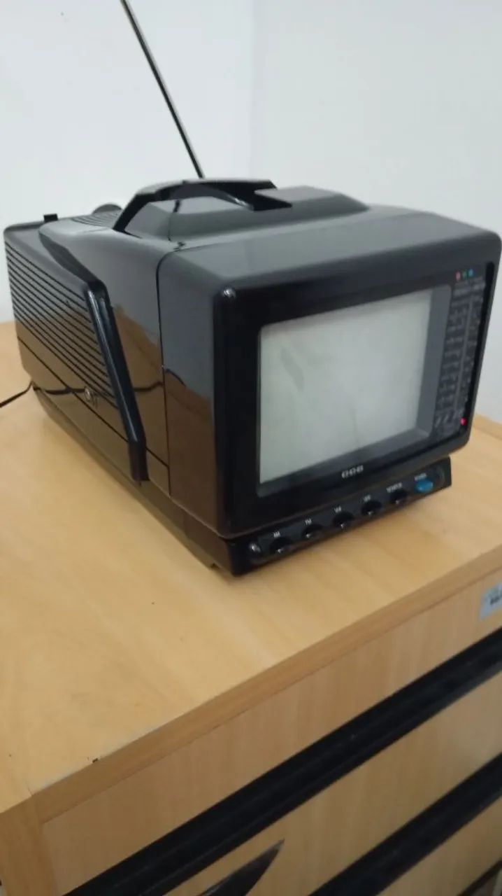tv e radio  de 5 polegadas colorida antiga cce e mais um conversor digital funcionando  - Foto 4