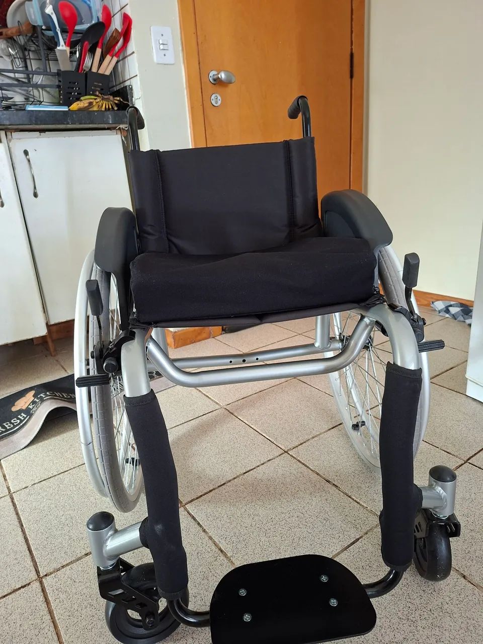 Cadeira de rodas monobloco alumínio  - Foto 3