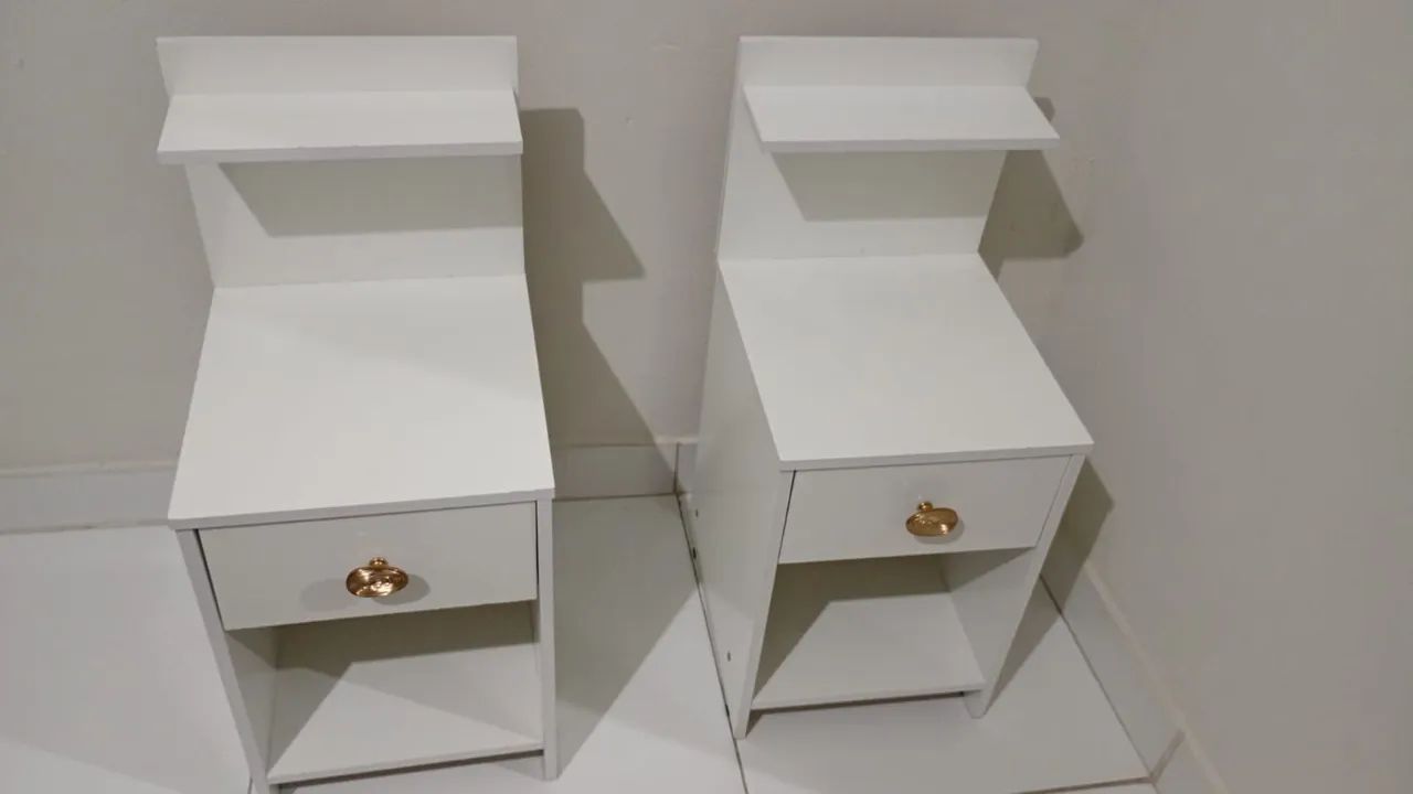 2 Mesas de cabeceira