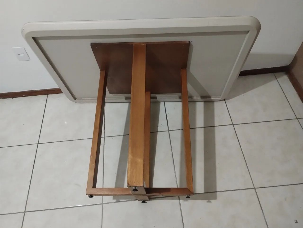 Mesa de jantar retangular com tampo de vidro. - Foto 4