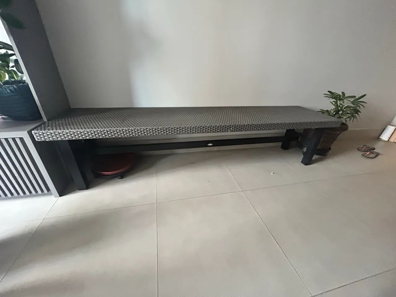 Banco de alumínio com treliça 1,80m - resistente e elegante