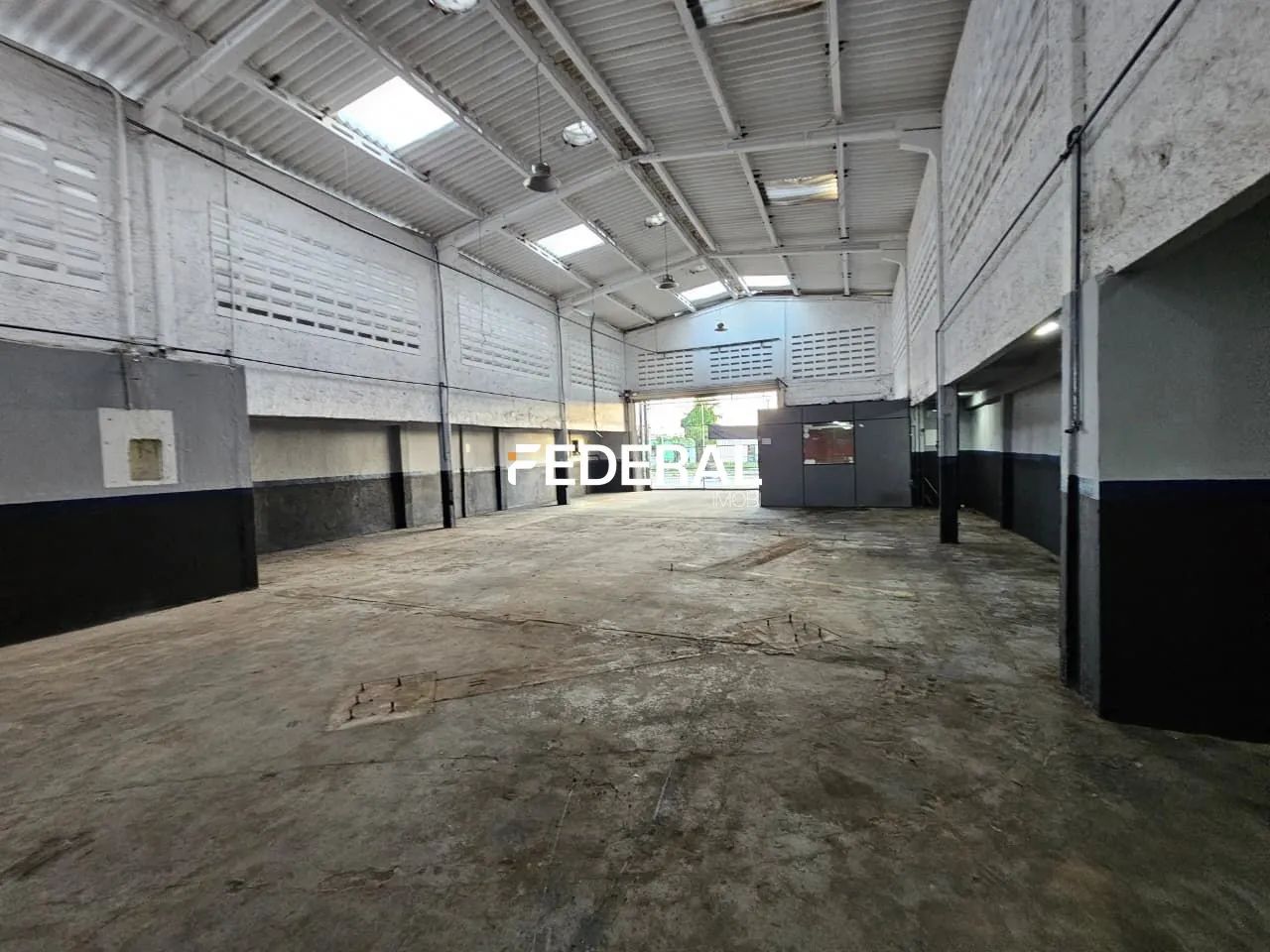Galpão para alugar com 600m², 4 escritórios e 6 vagas de garagens - Ipsep - Foto 2