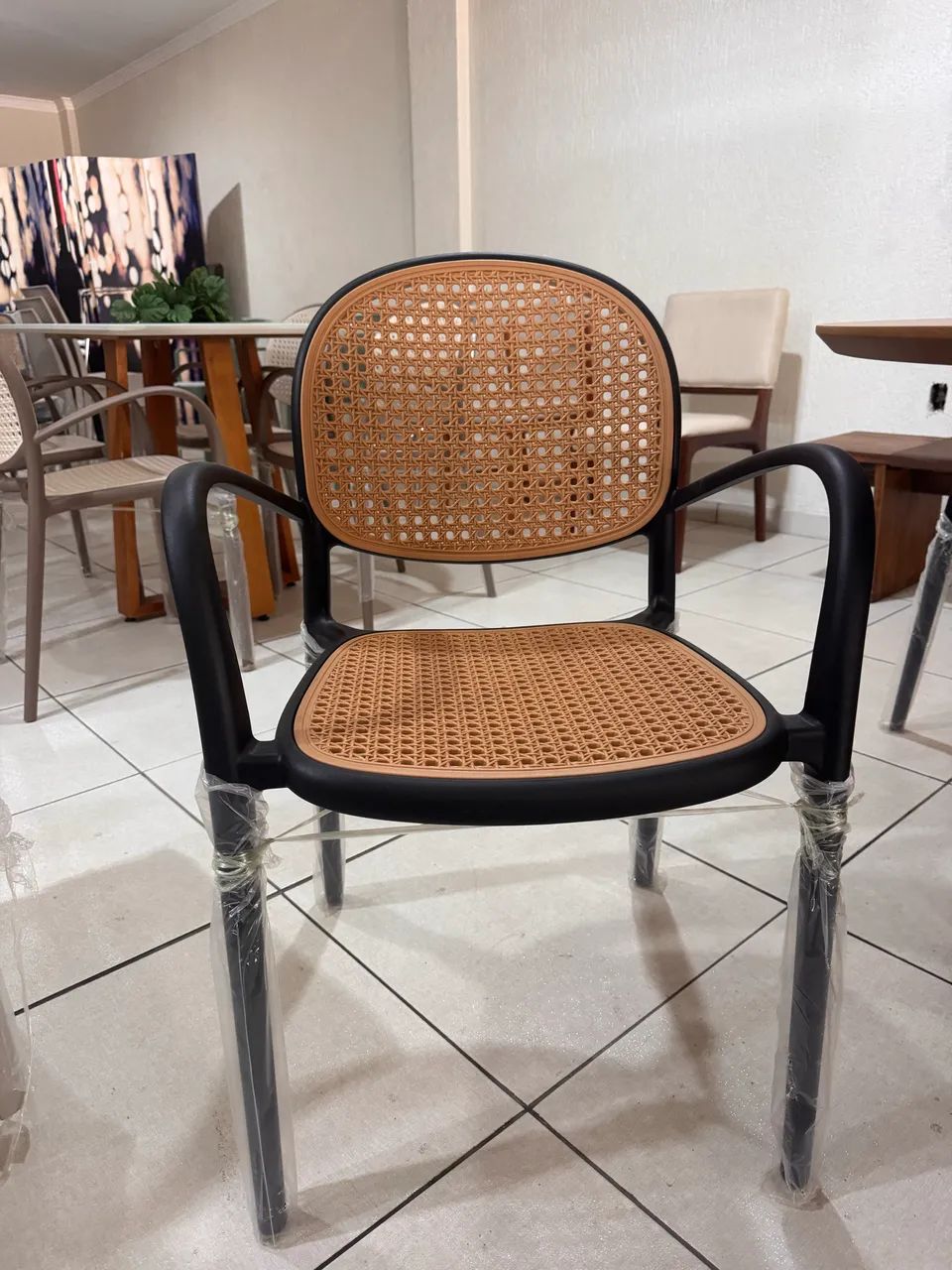 Mesa em madeira de quatro lugares  - Foto 3