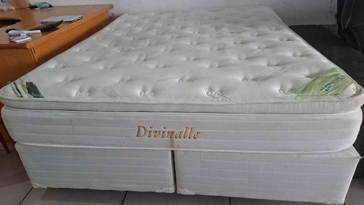 Cama box Queen size colchão herval 