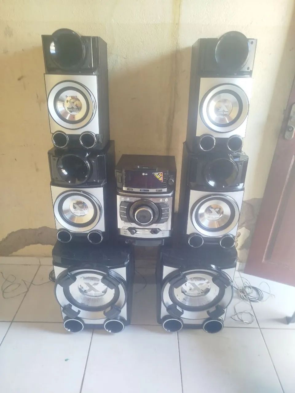 som LG defeito mais as caixas estão funcionando perfeitamente 