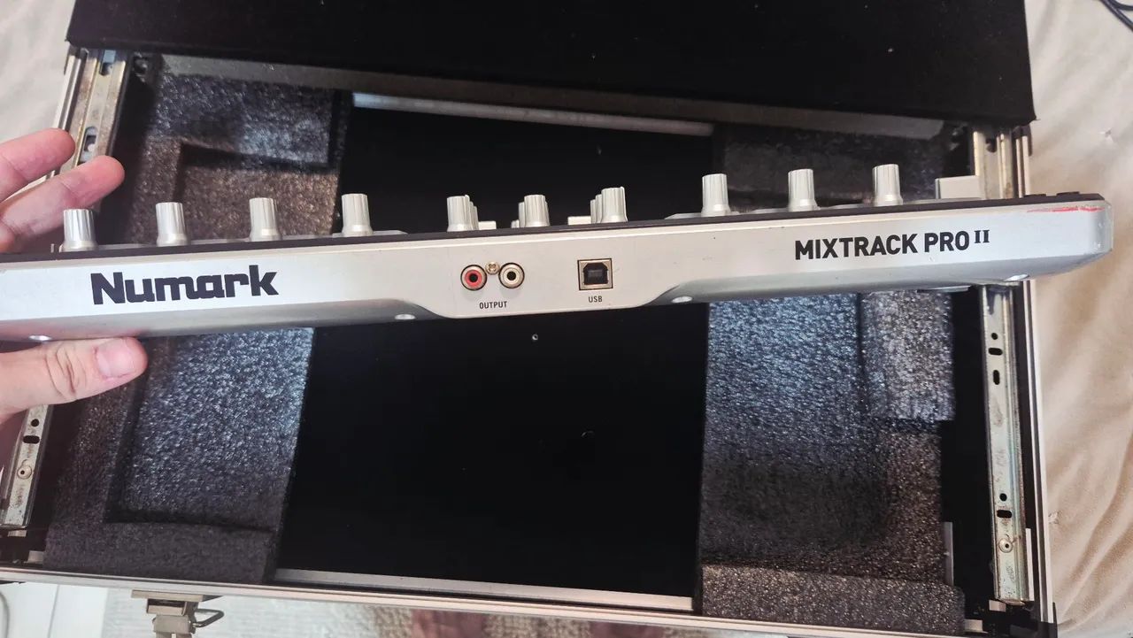 Controladora DJ Numark Mixtrack PRO II - Foto 3
