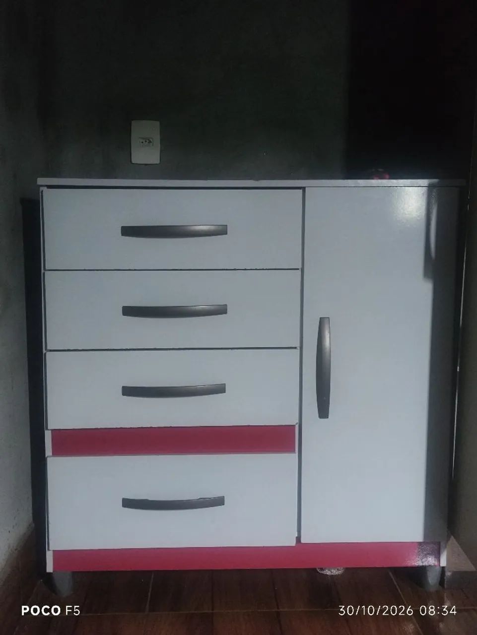 Comoda 4 gavetas 