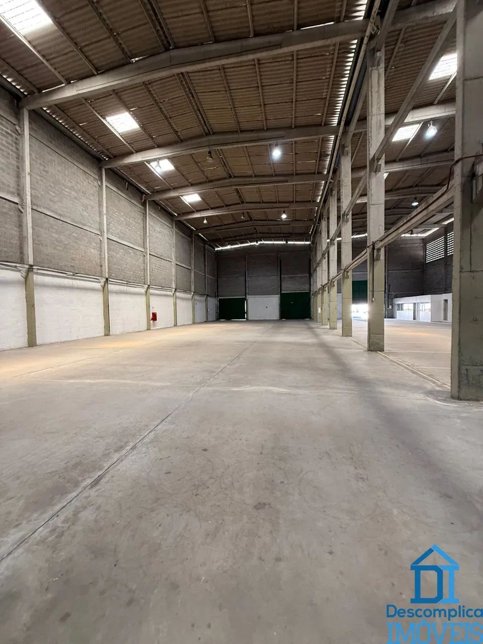 MEGA GALPÃO (2.400 M²) CONDOMÍNIO KS | PÉ DIREITO DE 12M | 3 DOCAS + 2 ACESSOS! - Foto 5