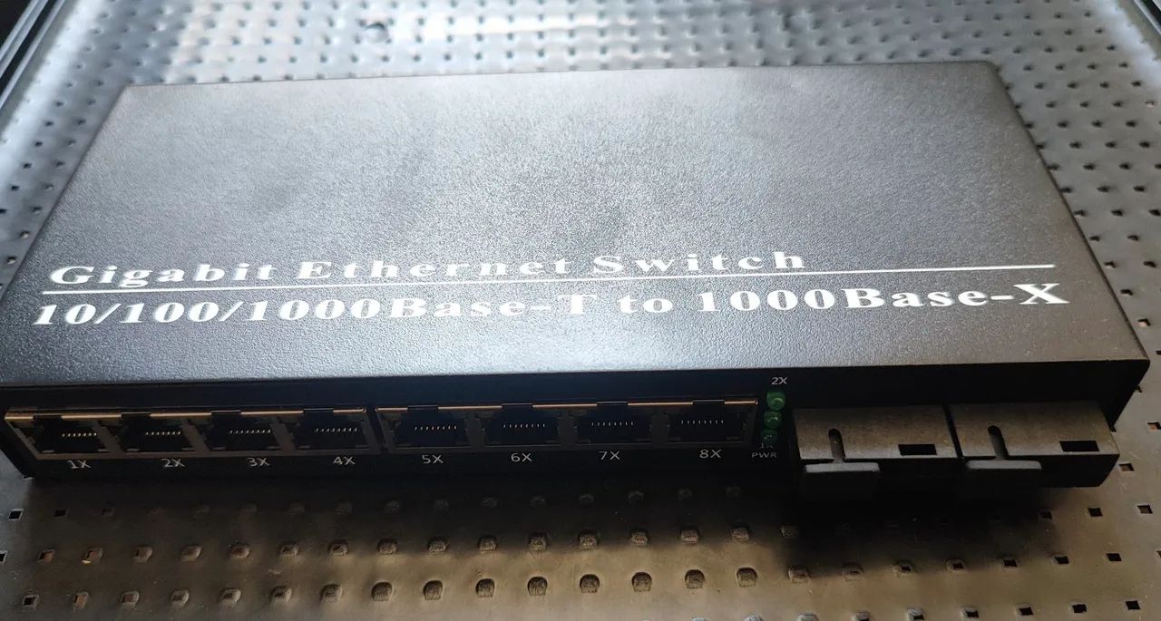 Switch Gigabit Ethernet (10/100/1000Base-T<br>1000Base-X) com