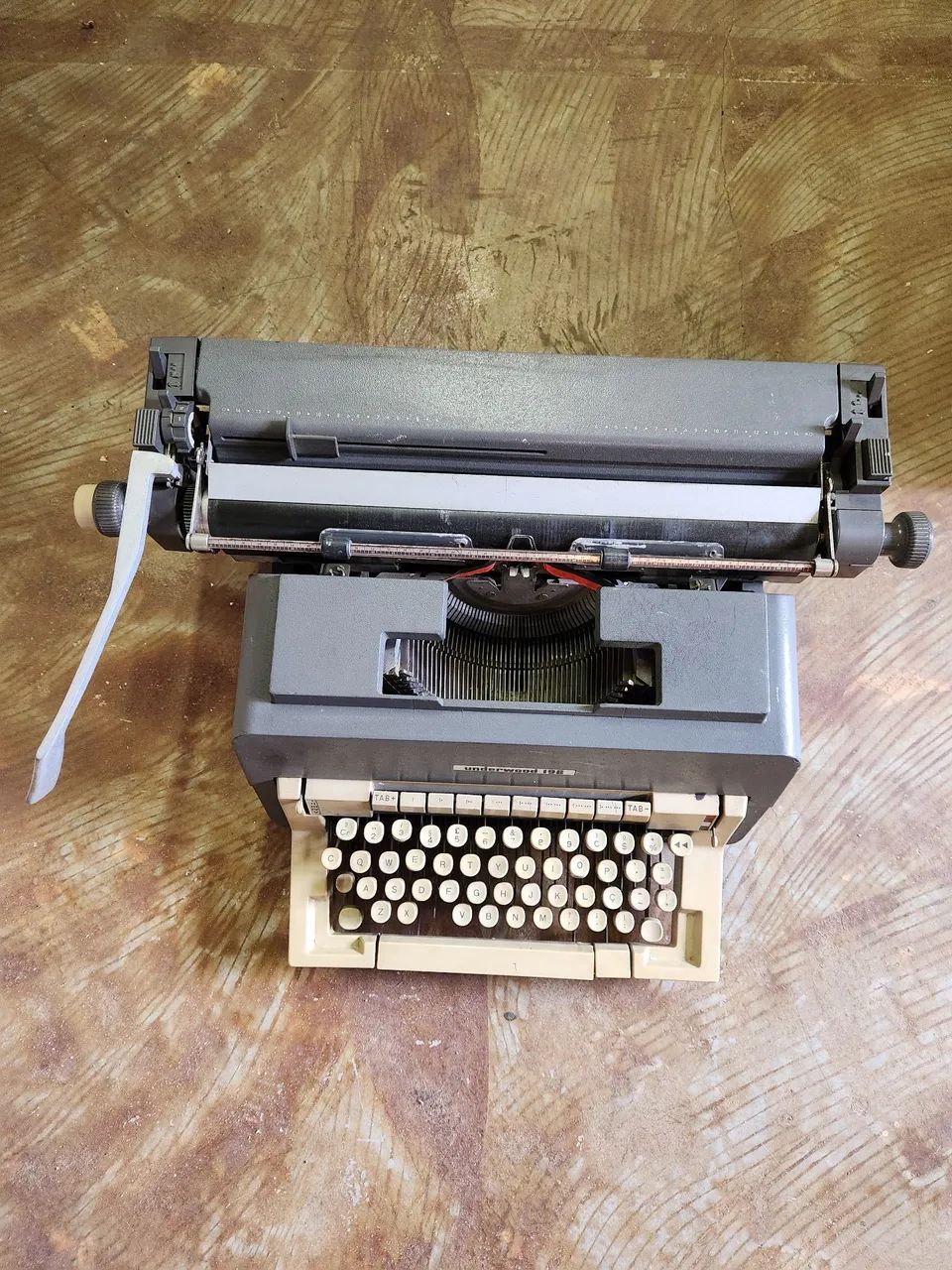 Máquina de Escrever Underwood 198 Vintage - Conservada e Completa
