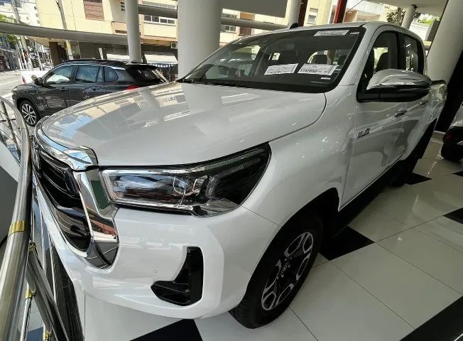 Toyota Hilux Hilux CD SRV 4x4 2.8 TDI Diesel Aut. 2026