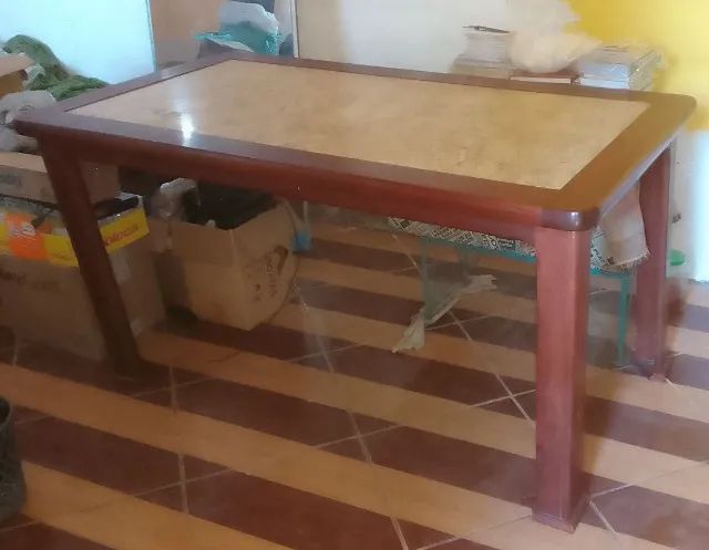 Mesa de jantar antiga com tampo de mármore. - Foto 2