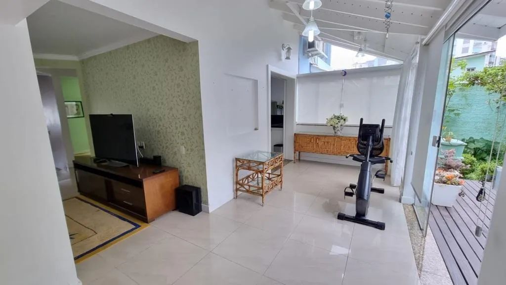 Casa com 05 Dorm. S/02 suítes 255m² no Itacorubi - Foto 4