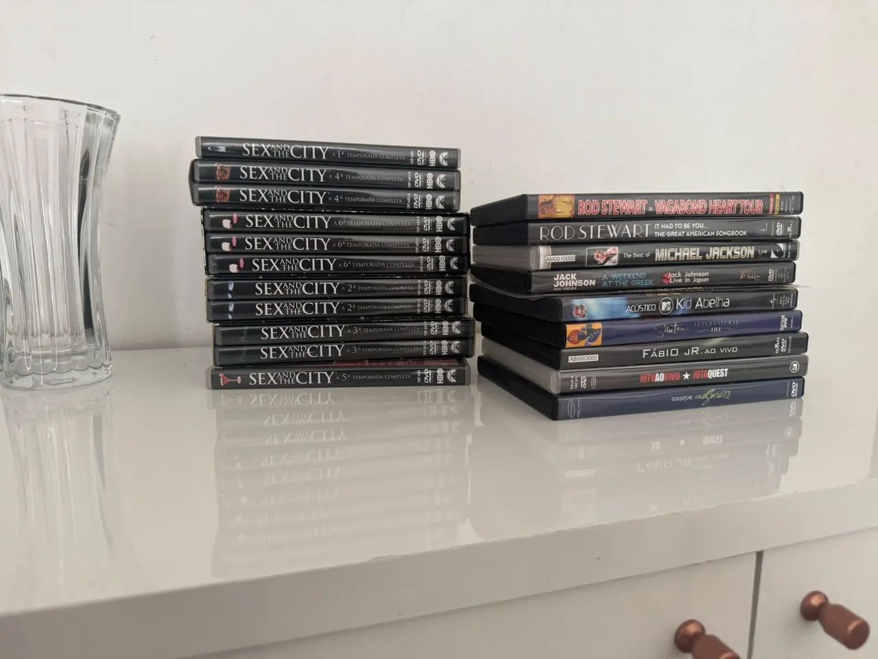 LOTE DE DVDS COM SHOWS E SERIES