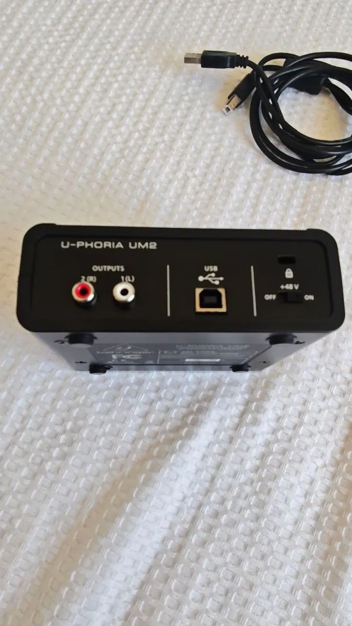 Interface de Áudio Behringer U-phoria UM2 USB - Foto 3