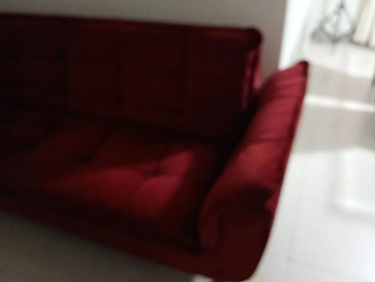 Sofá living, veludo vinho estilo vintage lindo, excelente  - Foto 3