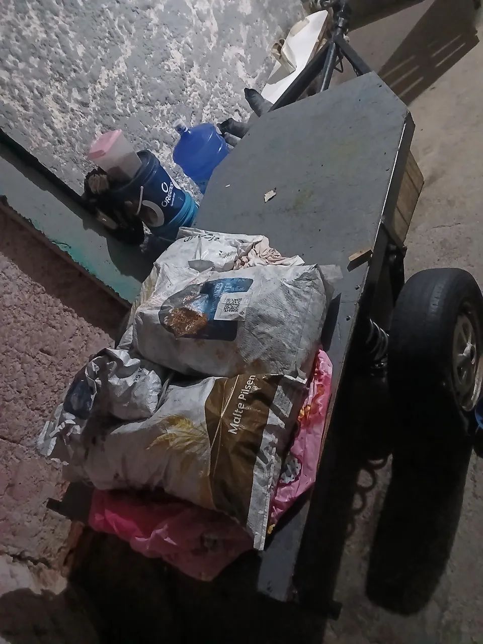 Vendo carretinha ótima pra trabalhar medida 1mt por 180mt - Foto 2