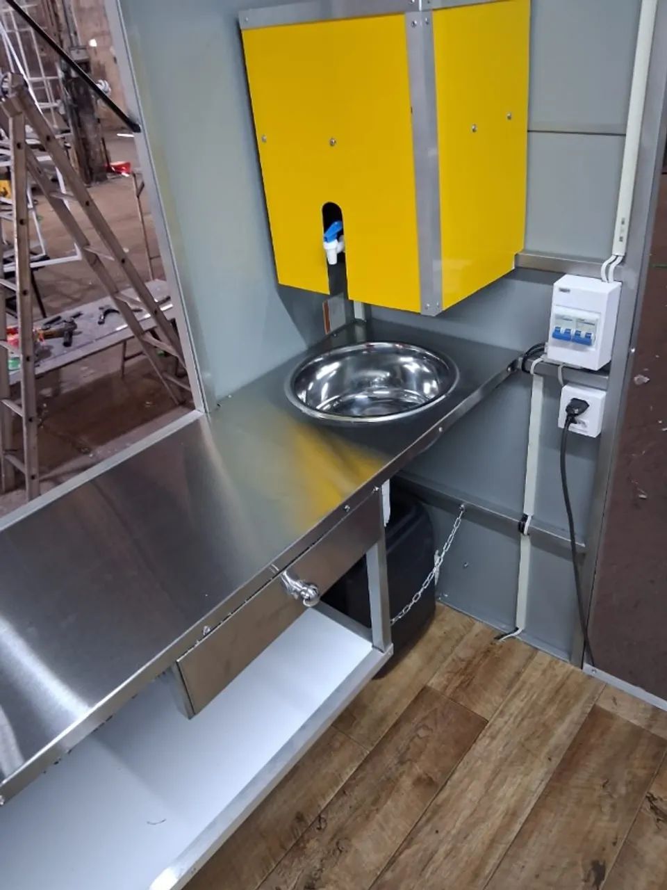  Vendo Trailer de Lanche 3X2  esta emplacado - Foto 4