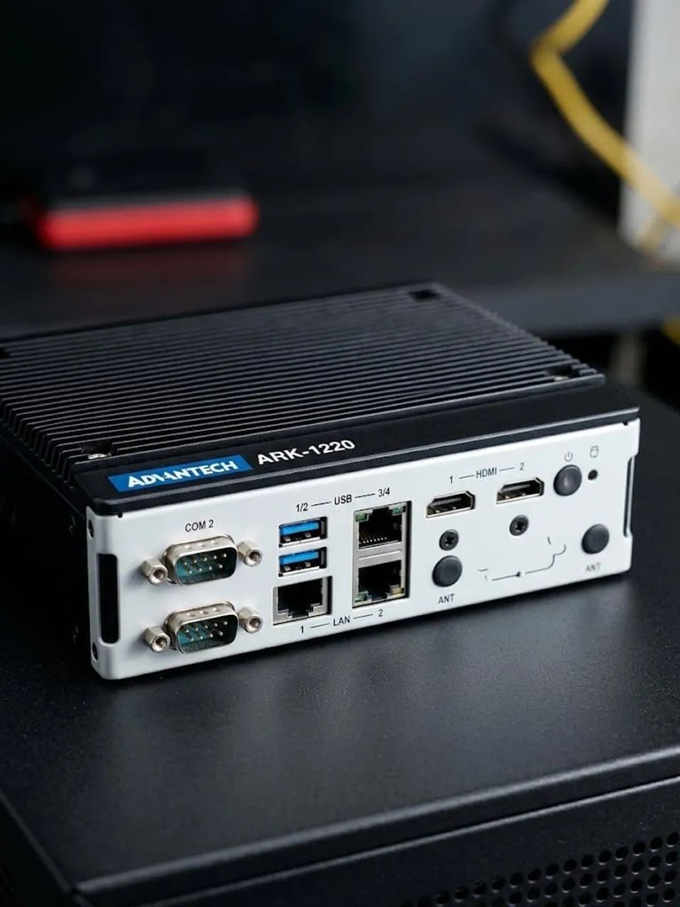 O Advantech ARK-1220
