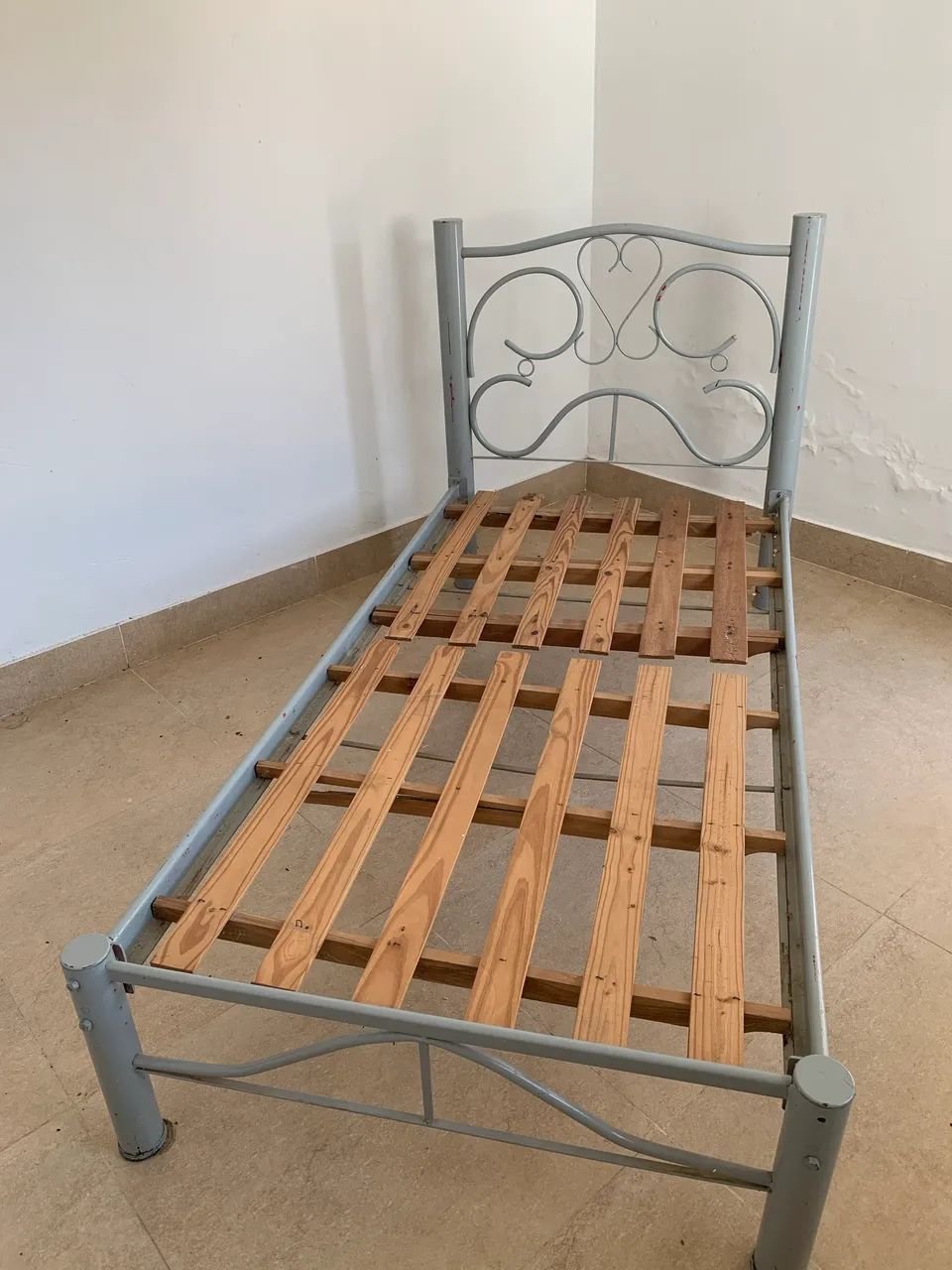 Cama de solteiro (ferro) 