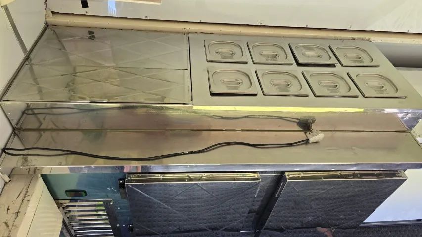 BALCÃO REFRIGERADO EM INOX COM ESPAÇO INTERNO E 8 CUBAS PARA SERVIÇO - Foto 5