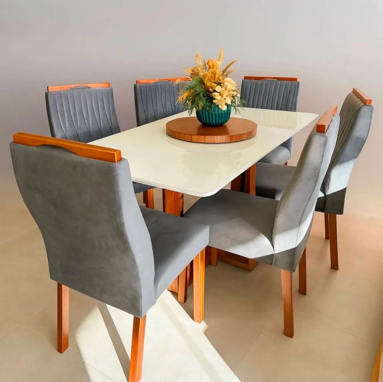 Mesa de Jantar com 6cadeiras 