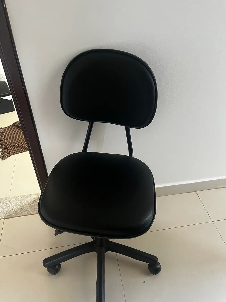 Vendo escrivaninha e cadeira  - Foto 4