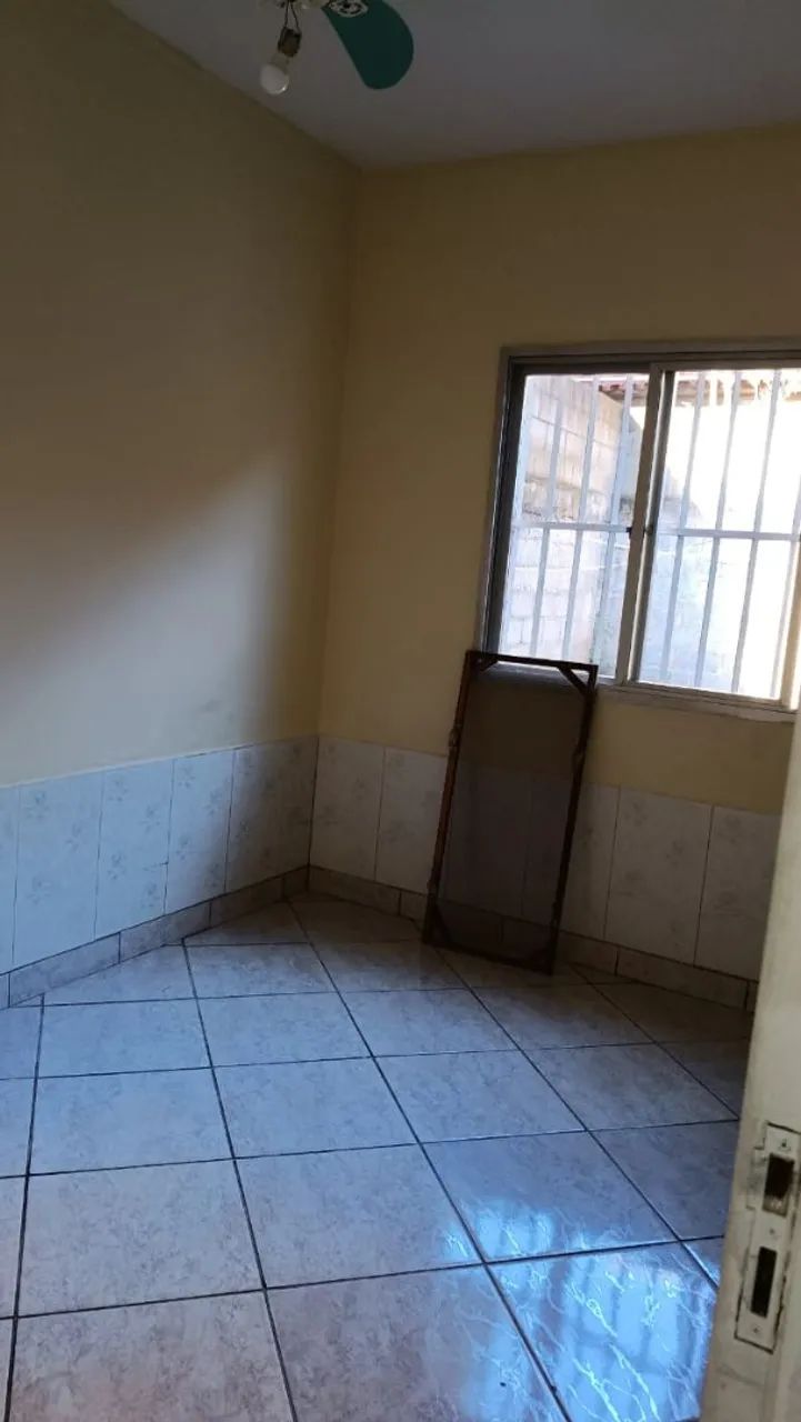 Casa independente com excelente quintal