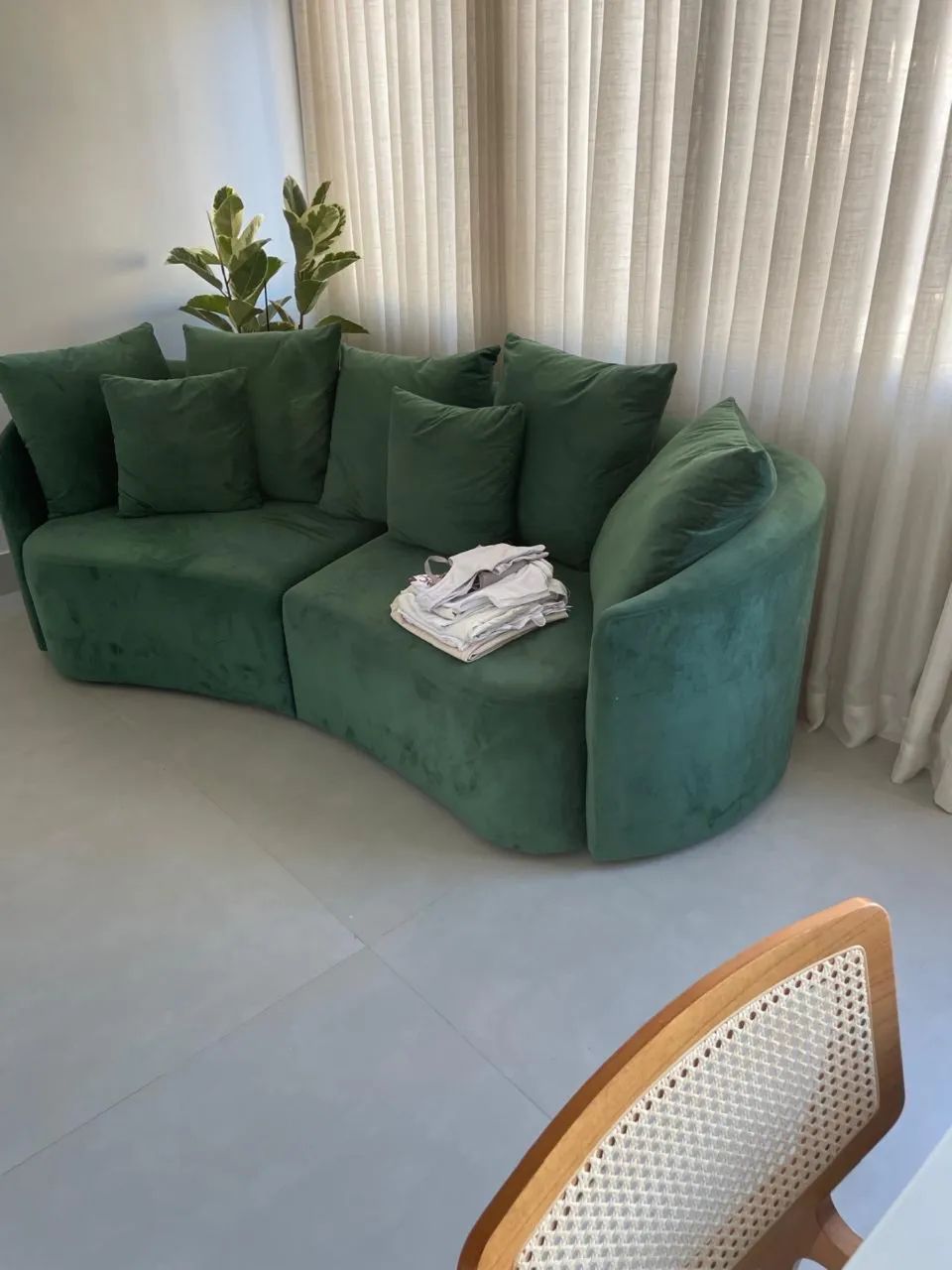 Sofá veludo curvo verde  - Foto 2