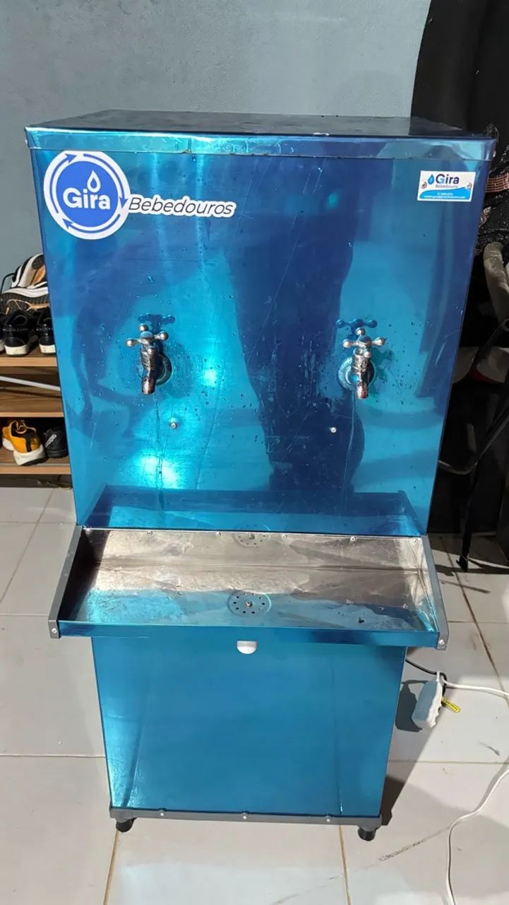 Vendo bebedouro 50L industrial 