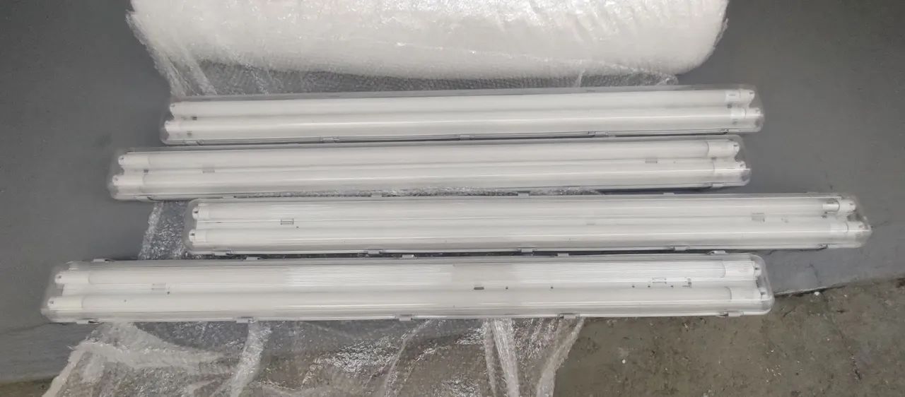 Luminária comercial para 2 lâmpadas de 1,25cm