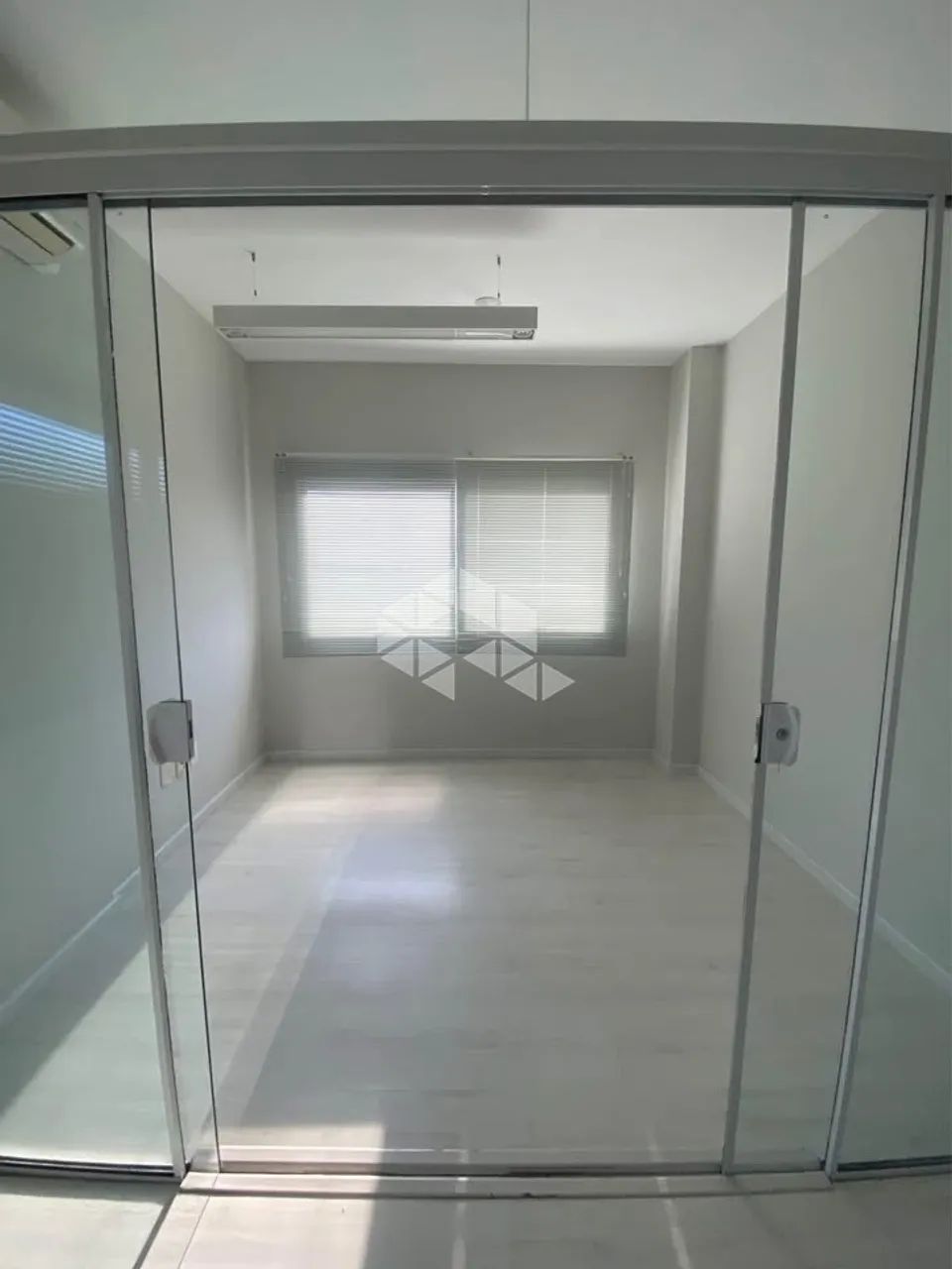 Sala Comercial no Madison Center | Em Frente ao Fórum da UFSC | 30,21 m² - Foto 3