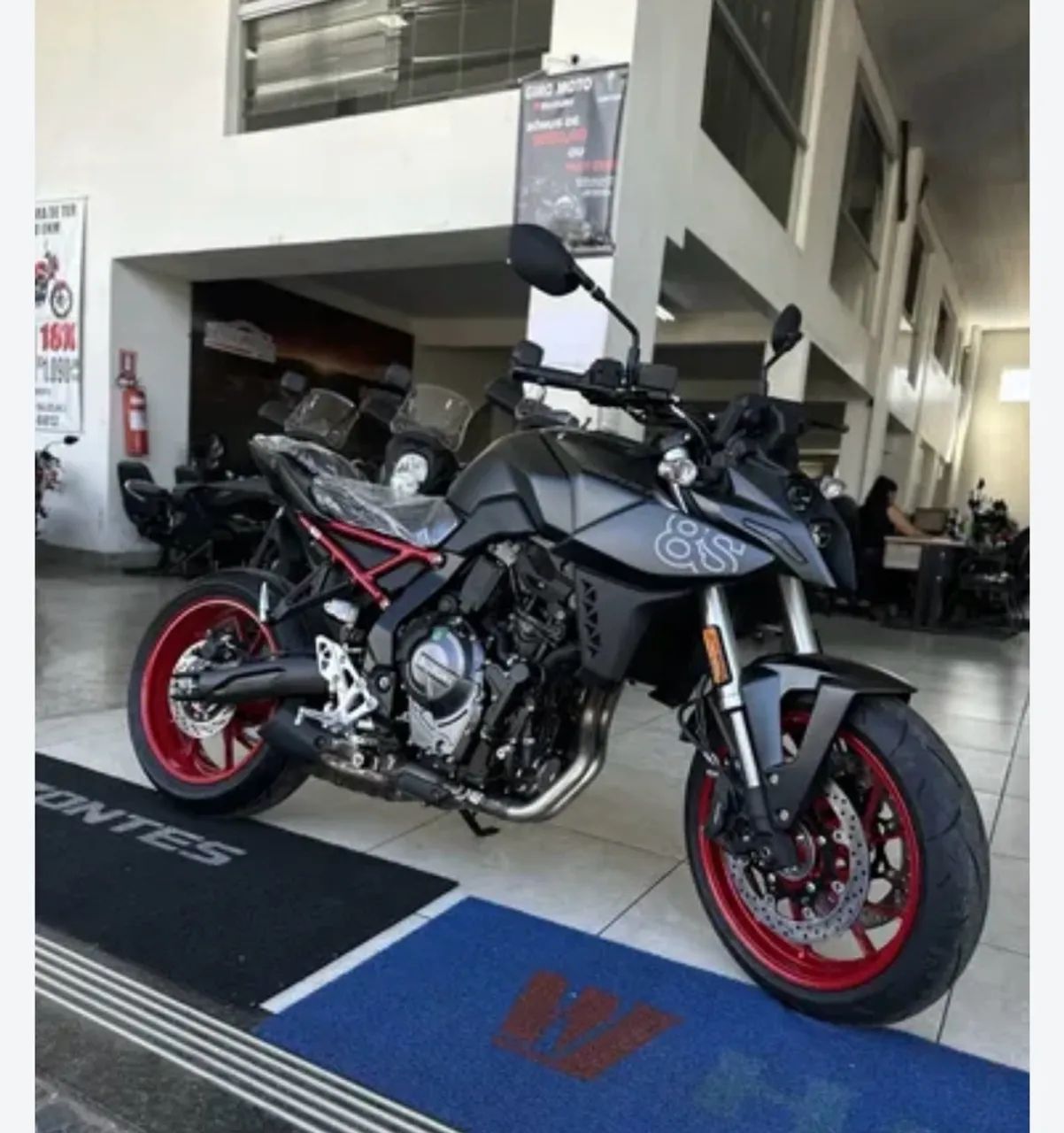 SUZUKI GSX 8S 