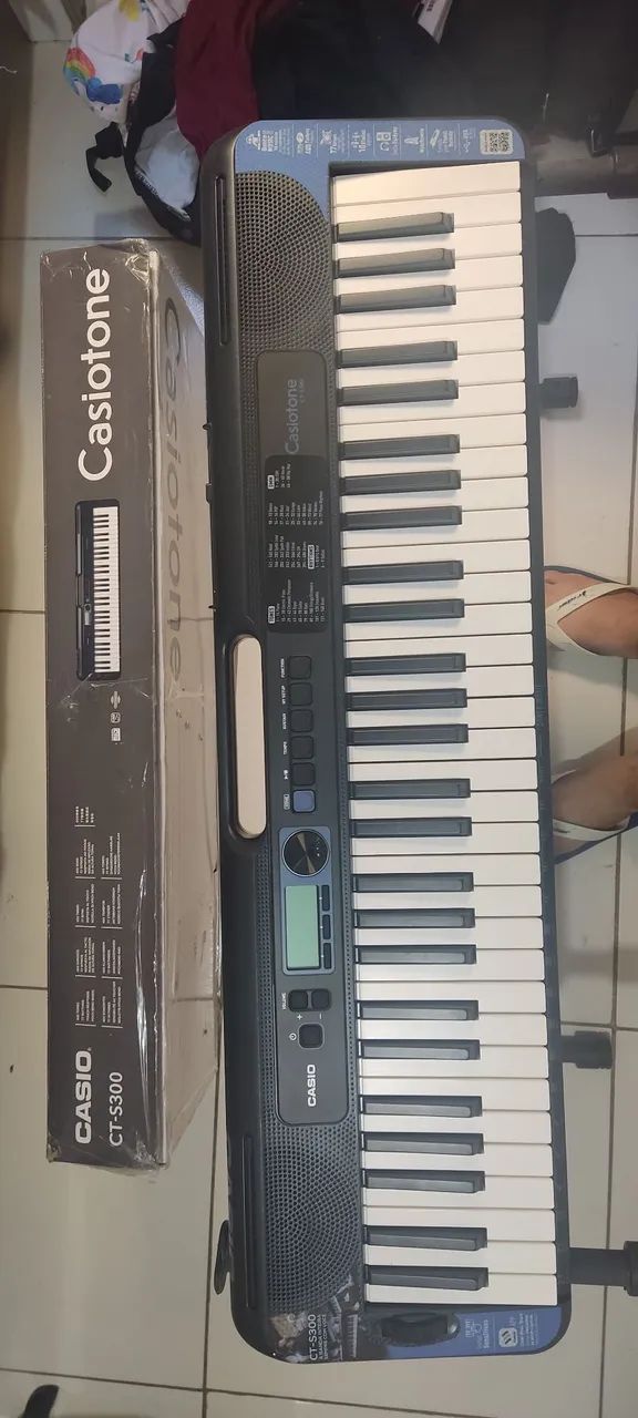 Teclado Cassiotone CTS 300 Semi novo com pedal e suporte - Foto 3