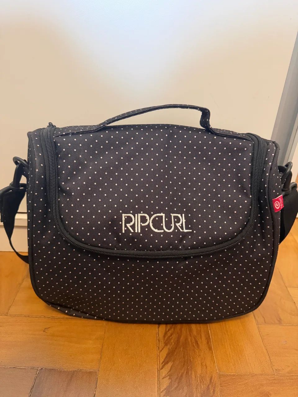 Frasqueira Rip Curl em ótimo estado. 