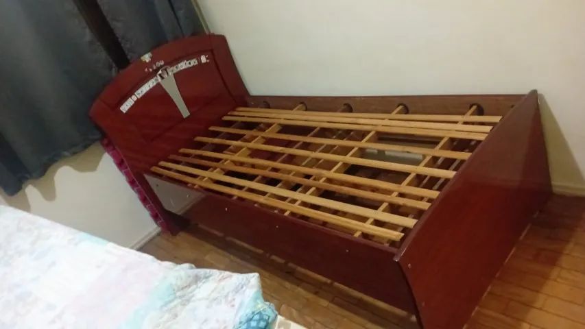 Doação de Cama de solteiro sem colchão - Foto 2