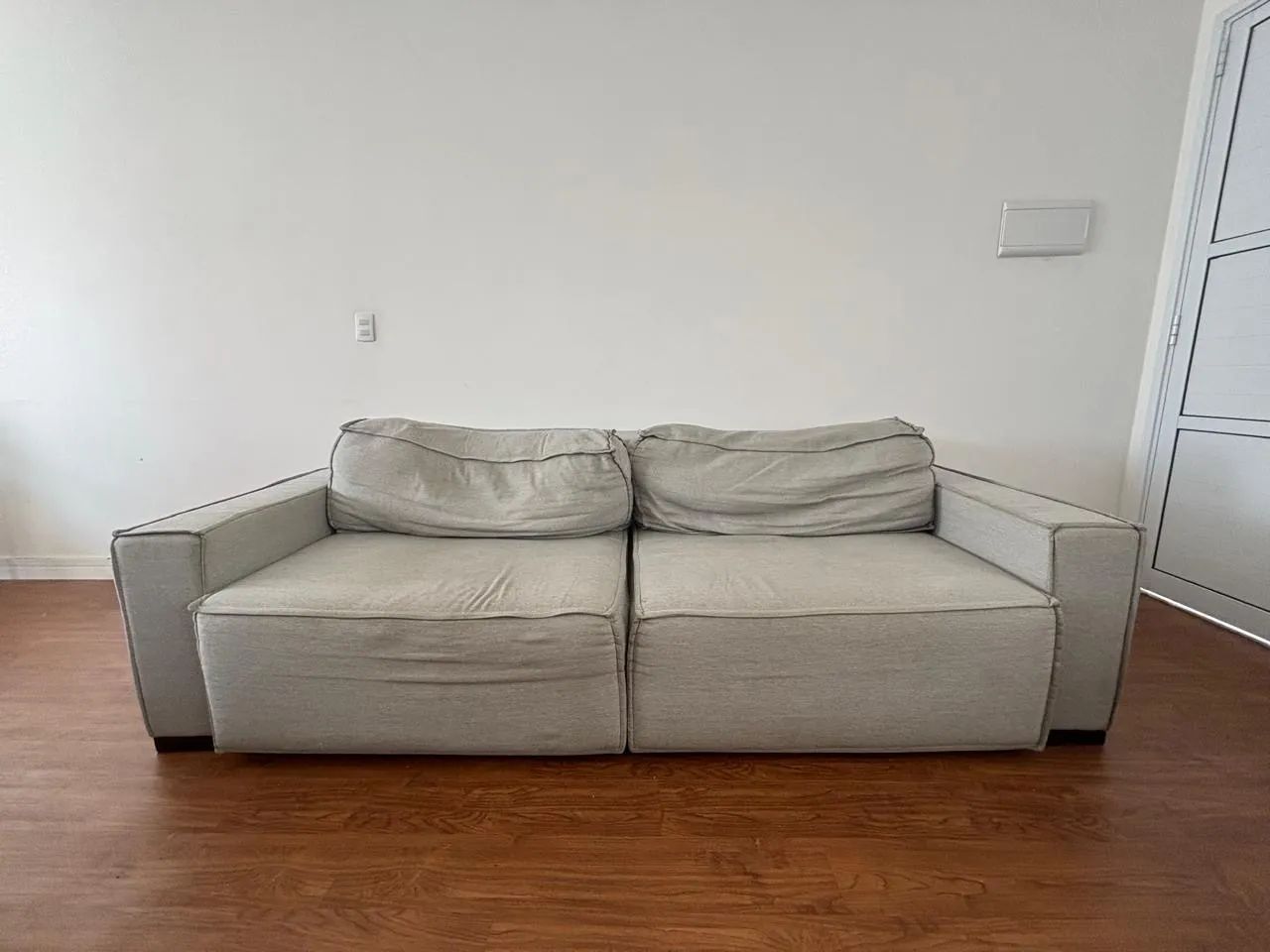 Sofá 4/5 Lugares Cinza Claro Estilo Living Moderno - Excelente Estado
