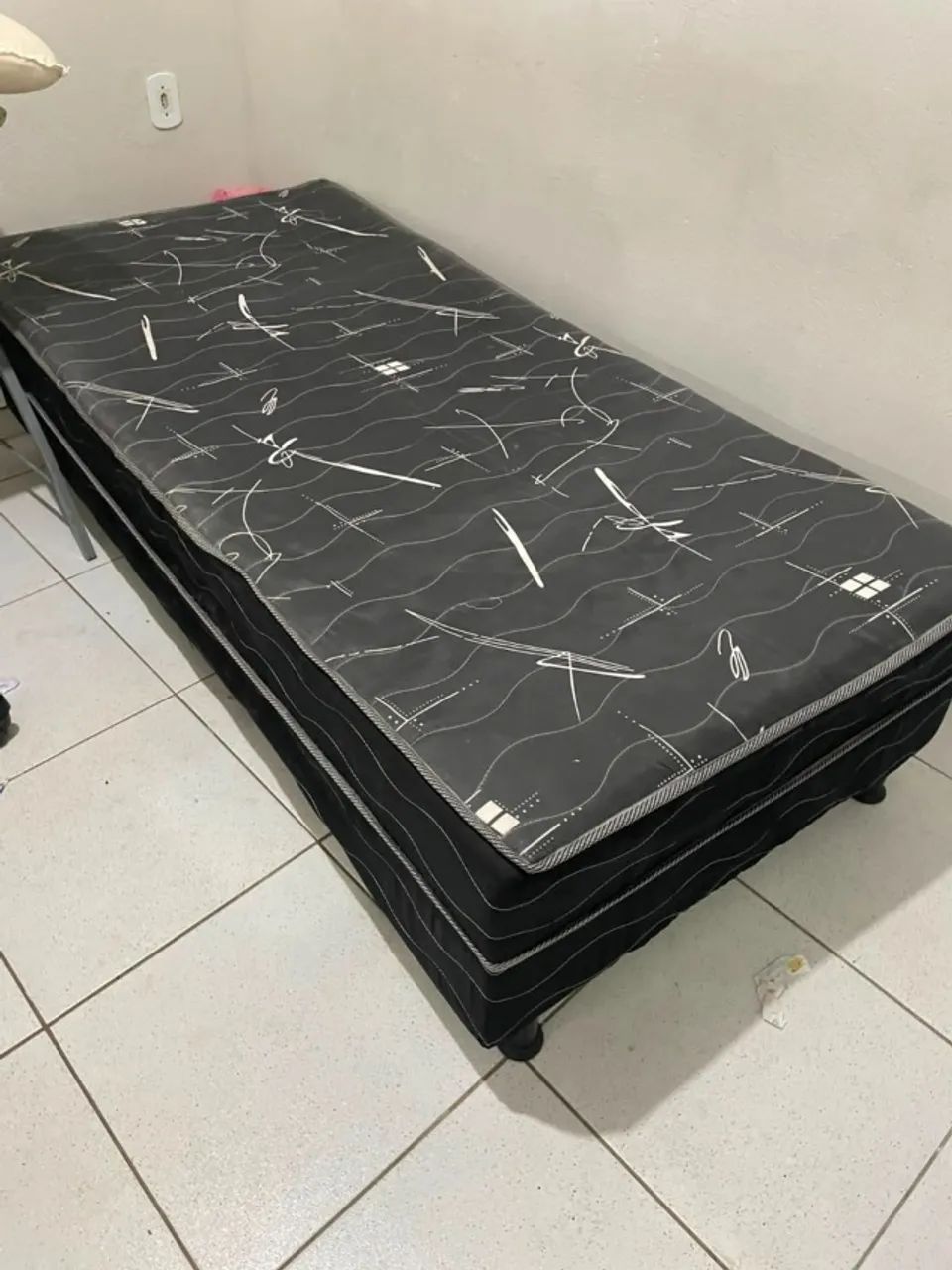 Cama de solteiro seminova