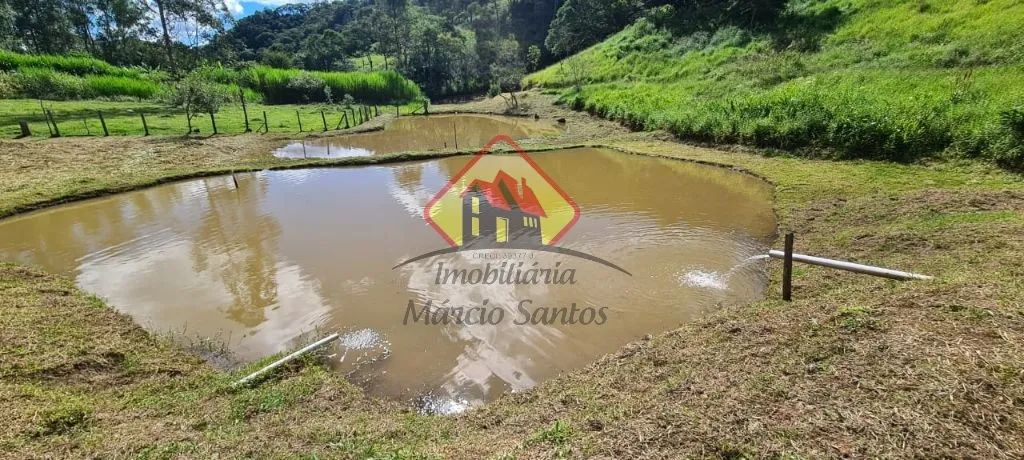 Sítio com 7 lagoas, com peixes, Casa Sede, casa de Caseiro, horta, frutas e fácil acesso e - Foto 2
